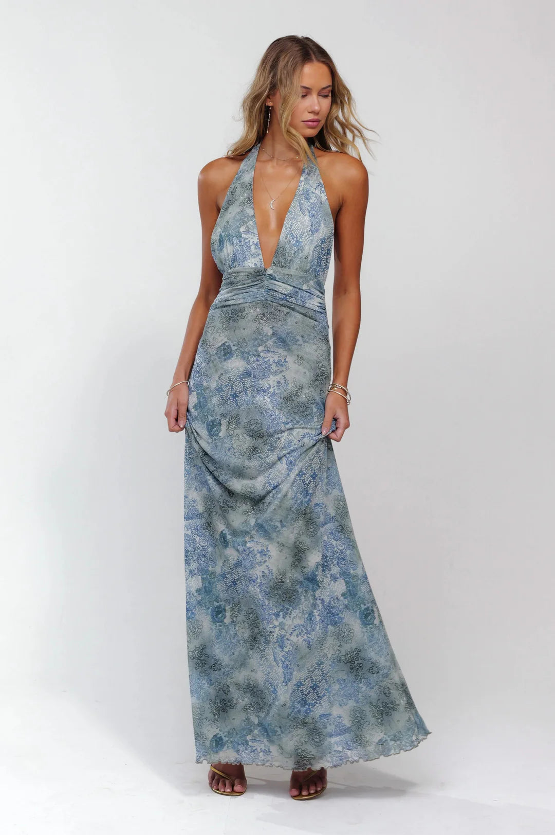 ROSALÍA | Vestido Largo Estampado Rosas con Escote V Halter